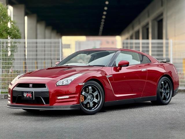 2015モデルGT-R35入庫致しました。仕入れ専門スタッフが厳しい目と経験で入庫致しました1...