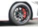 NISMO専用レイズ製19インチアルミ鍛造ホイール・NISSANロゴ入りレッドキャリパー。