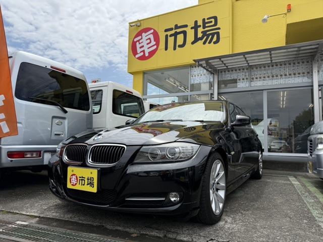 屋根付き車庫保管車で、とても綺麗です。