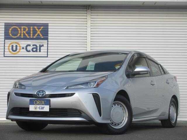 令和2年4月登録の4WD・シルバーのプリウスが入庫いたしました。お気軽にお問い合わせください♪