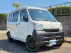 どうもエイトガレージです!今回はダイハツハイゼットカーゴが入庫!なんとこちらの車両は実走行約7...