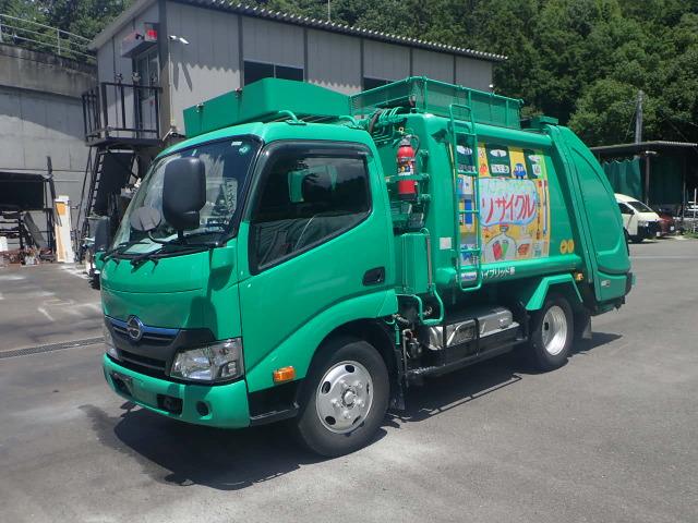 低燃費,低排出ガスのデュトロハイブリットパッカー車 元は役所で使用されていたゴミ収集車です。