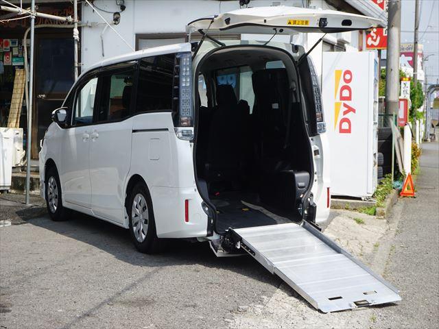 福祉車両Xウェルキャブ車いす仕様1脚7人乗り2列目車いす電動ウィンチ