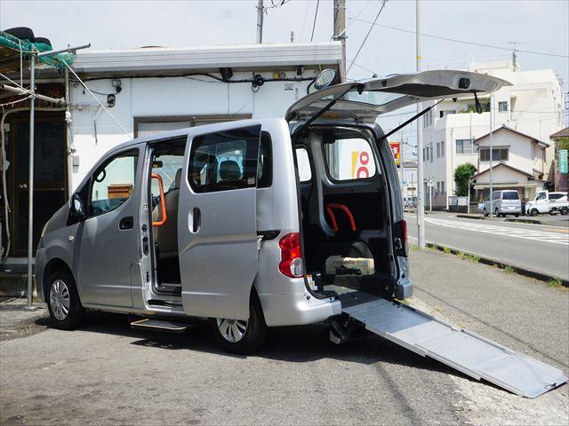 福祉車両チェアキャブスロープ車いす2名6人乗り