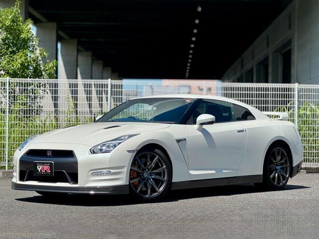 2015モデルGT-R35入庫致しました。仕入れ専門スタッフが厳しい目と経験で入庫致しました1...