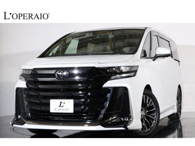 アルファードに引けを取らない高級感と迫力を兼ね備えた現行モデルのヴェルファイアでございます。